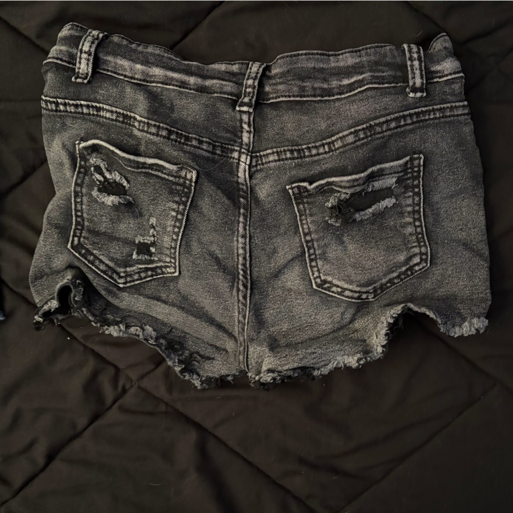 SHEIN Low Rise Distressed Jean Shorts - Picture 6 of 6